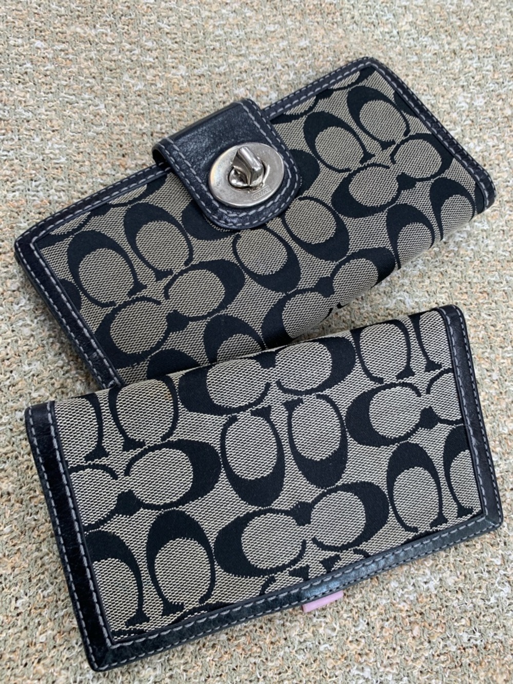 Coach Black and Tan Signature Turnlock Wallet - Picture 3 of 6